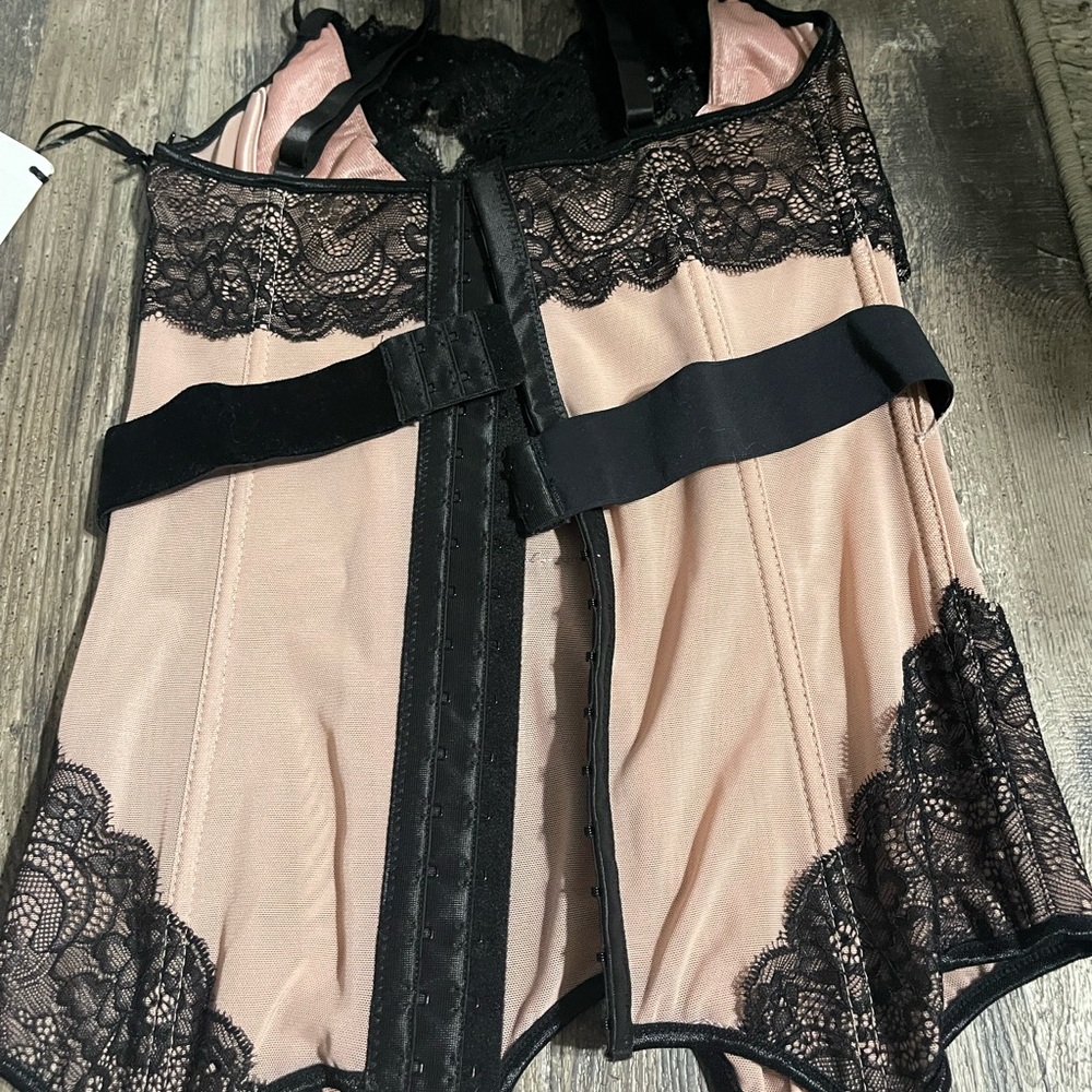 Lingerie - Picture 6 of 6
